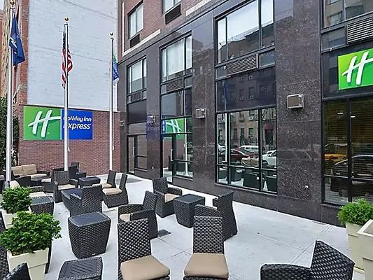 Holiday Inn Express Manhattan Midtown West 3*