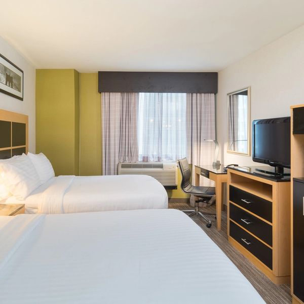 Holiday Inn Express Wall Street