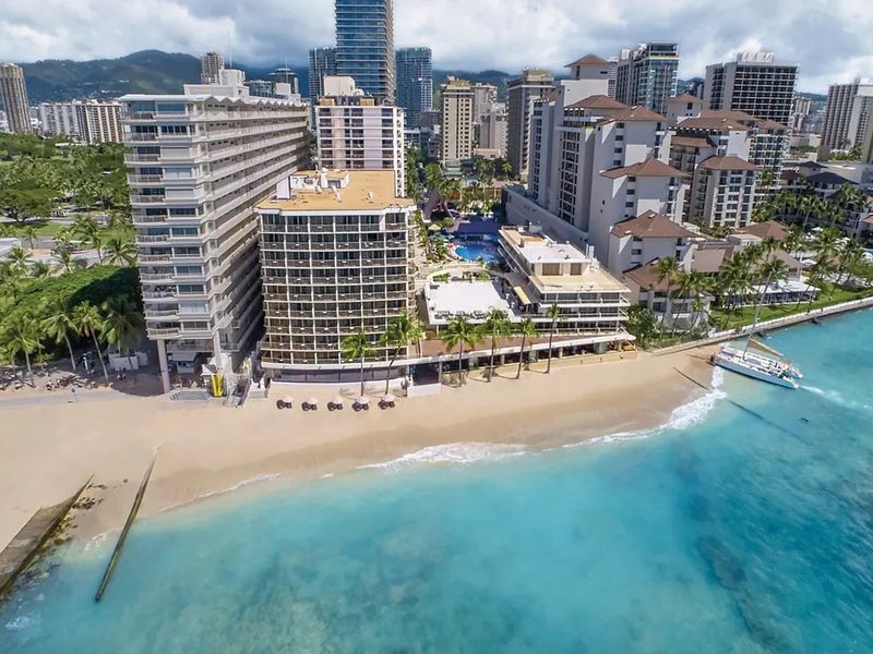 Outrigger Waikiki Beach Resort 4*