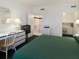 Travelodge Monaco North Miami Beach 2*