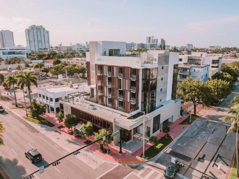 Urbanica Fifth 4*