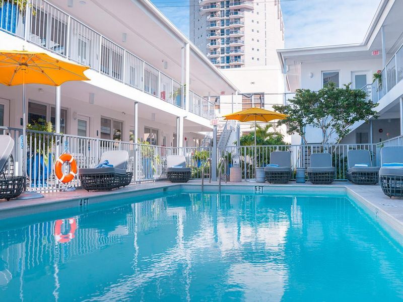 Waterside 3*