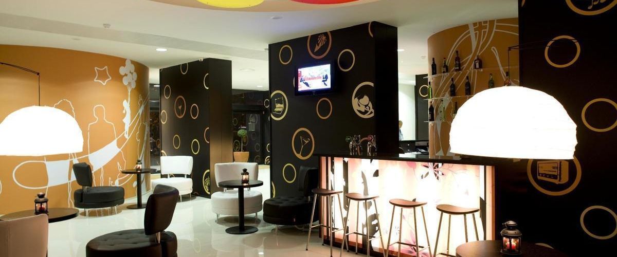 kawiarnia, teren hotelu