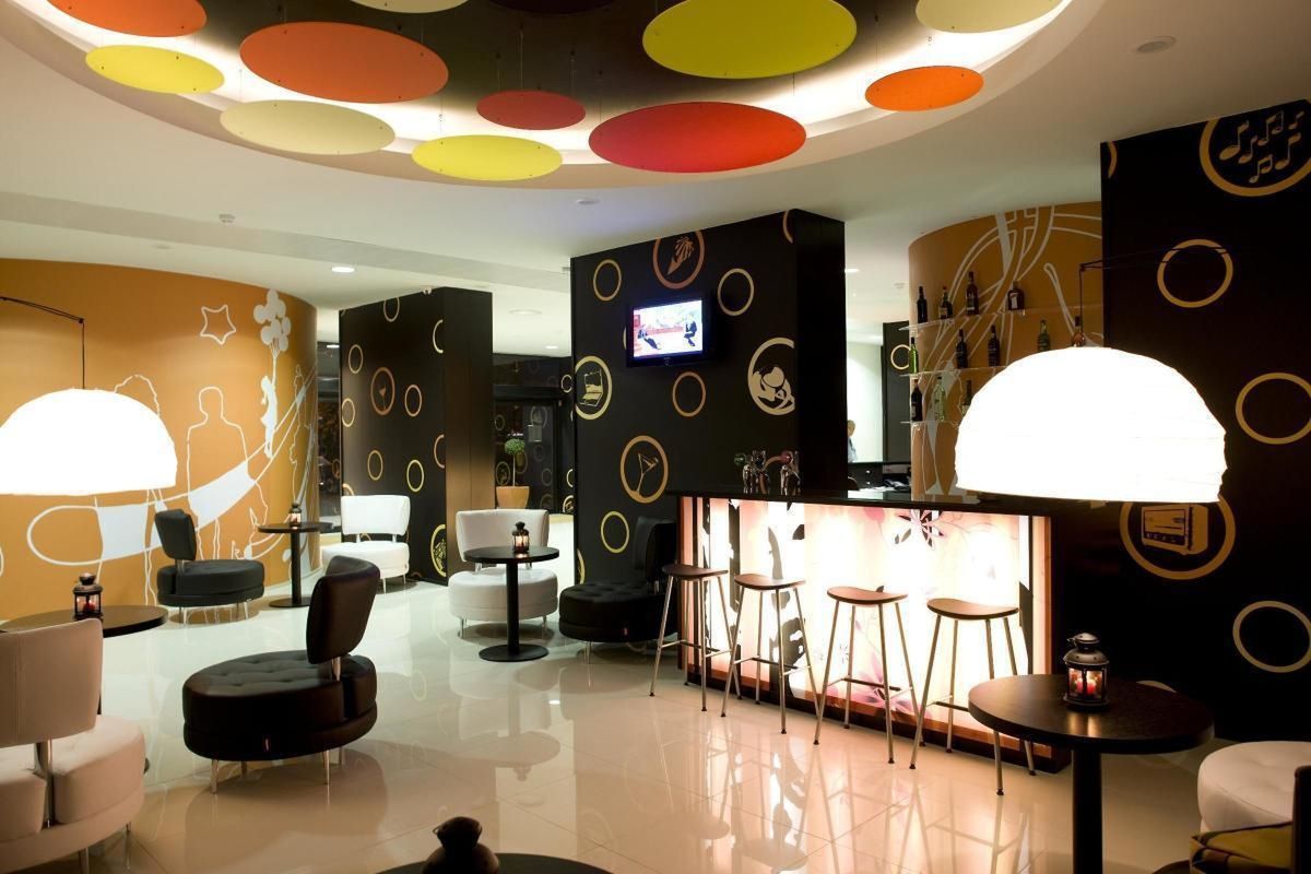 kawiarnia, teren hotelu