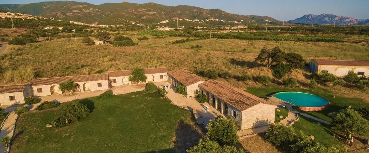 basen, teren hotelu, obiekt