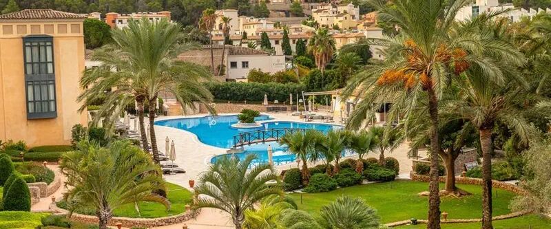 obiekt, teren hotelu, basen