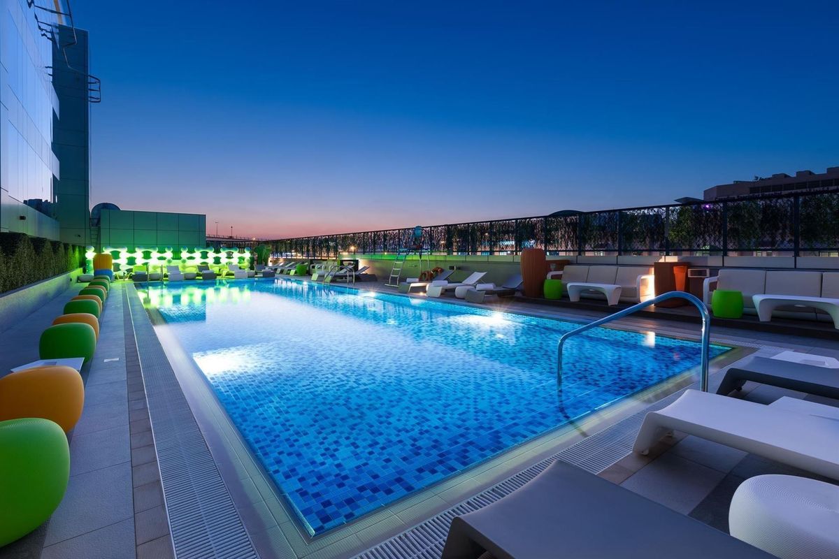 obiekt, teren hotelu, basen