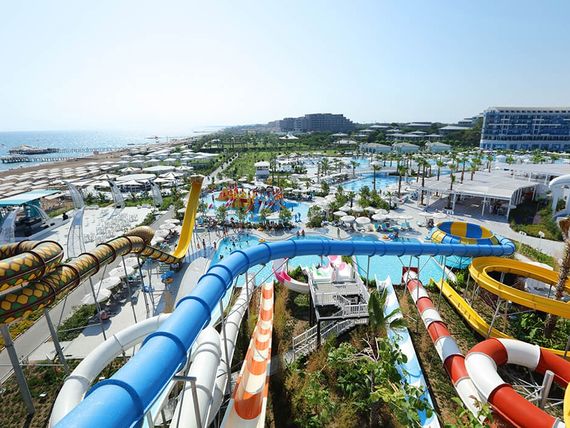 teren hotelu, basen, aquapark, zjeżdżalnia