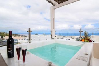 Suite Home Santorini