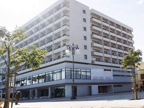 budynek główny, teren hotelu