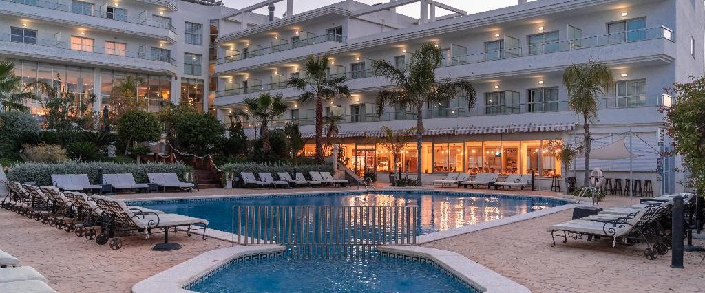 obiekt, teren hotelu, basen