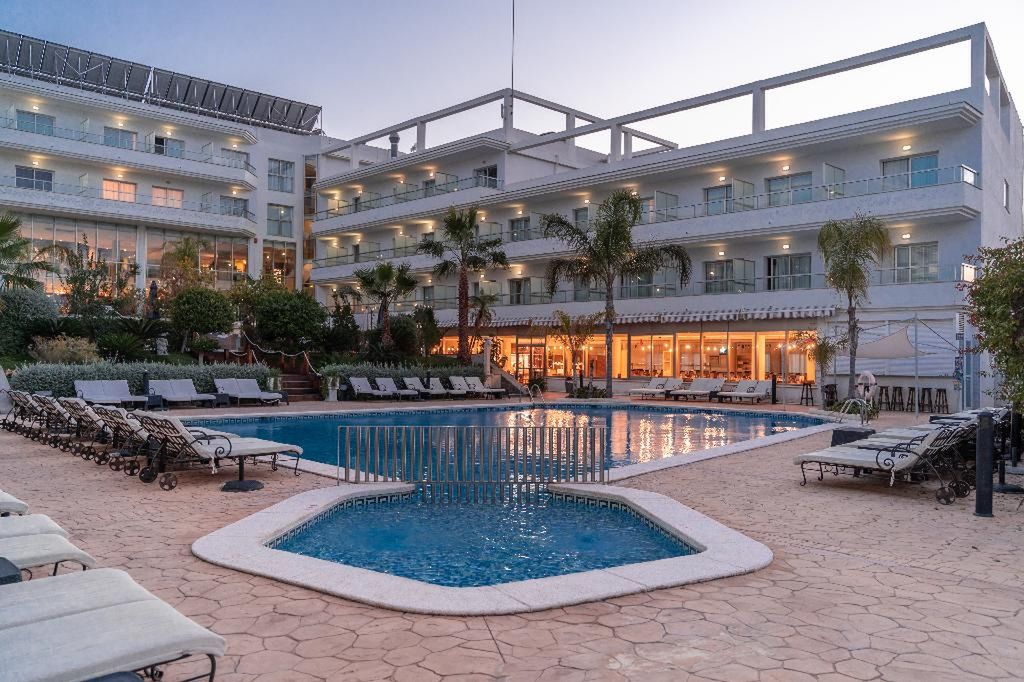 obiekt, teren hotelu, basen