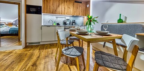 pokój, kuchnia / aneks kuchenny