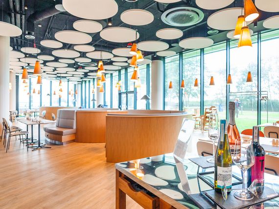 restauracja, teren hotelu