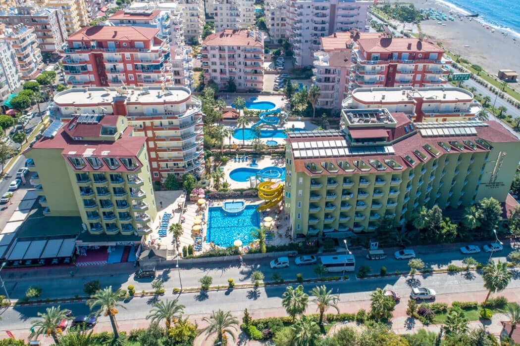 obiekt, teren hotelu