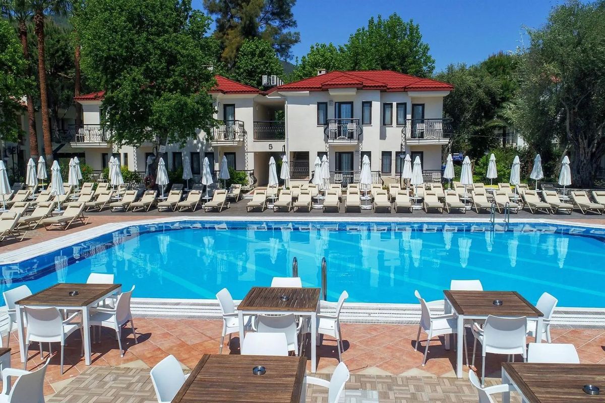 obiekt, teren hotelu, basen