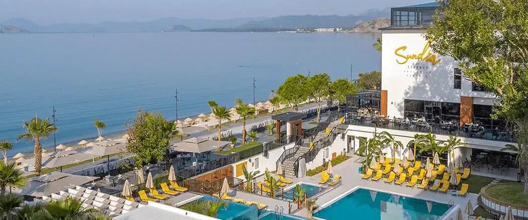 teren hotelu, plaża, basen