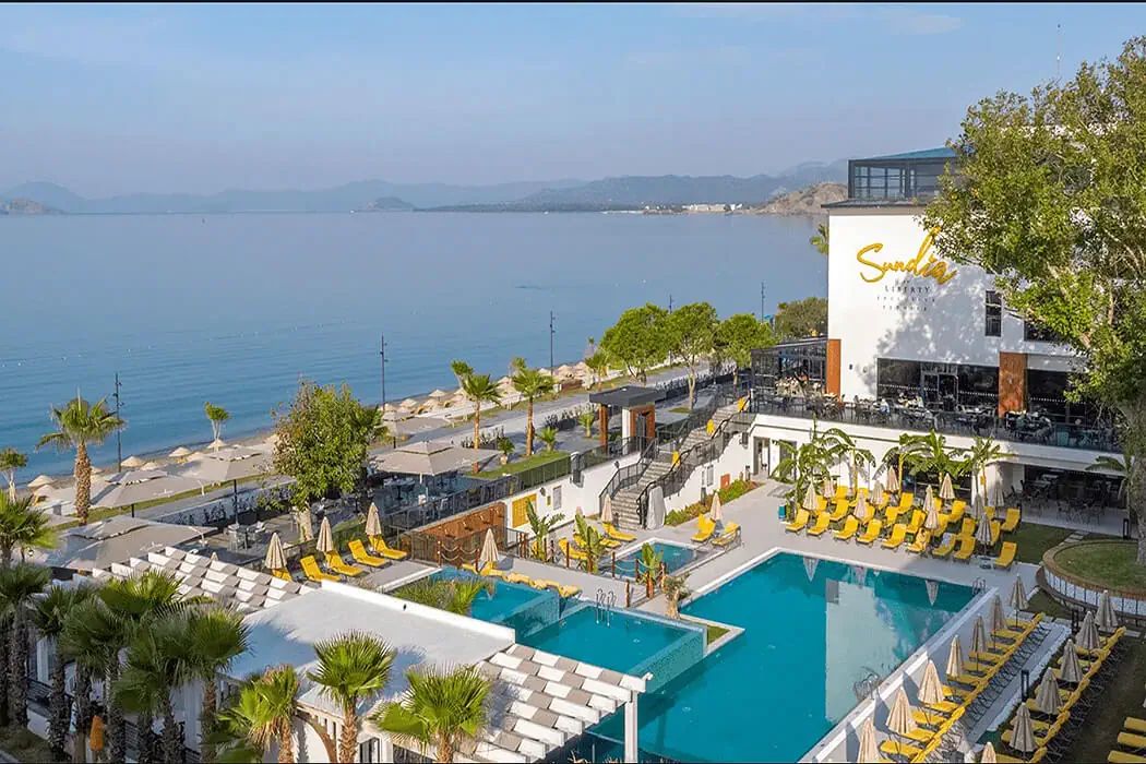 teren hotelu, plaża, basen