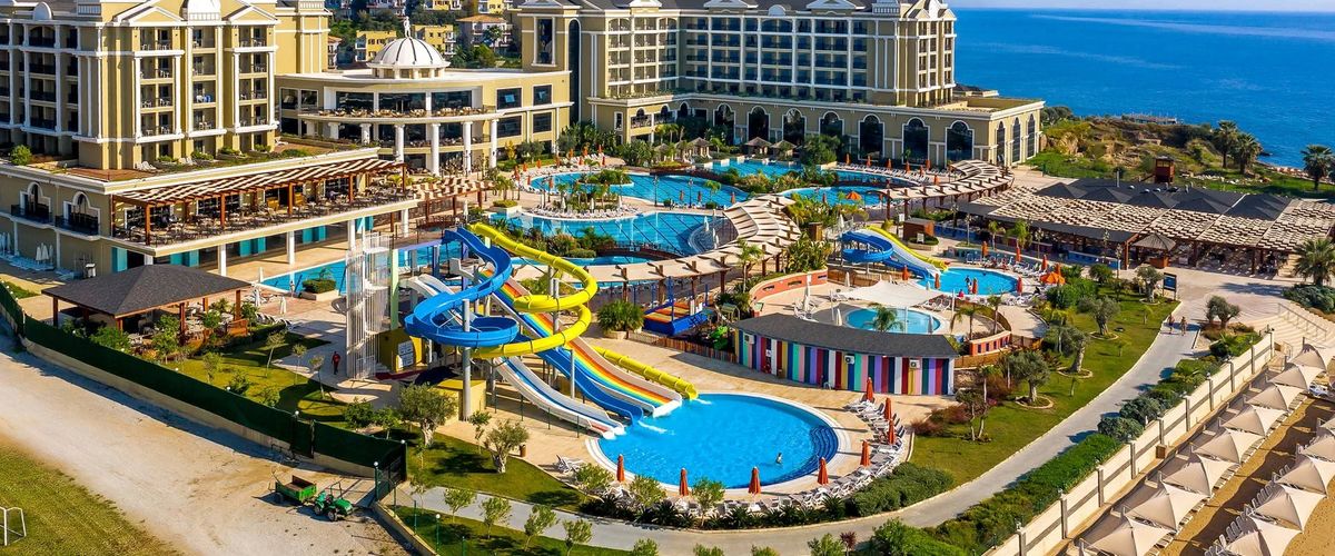 obiekt, teren hotelu, basen