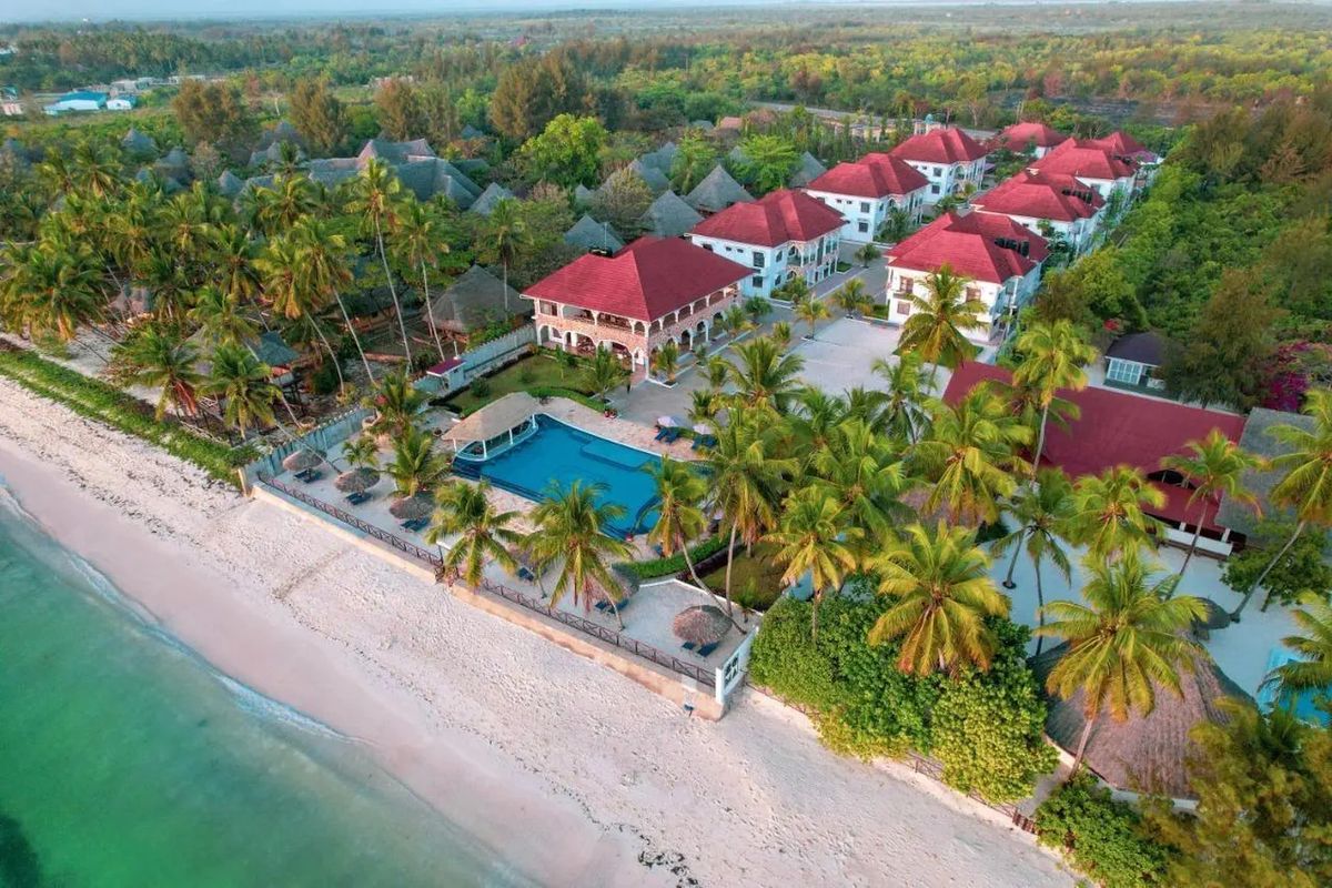 teren hotelu, basen, plaża