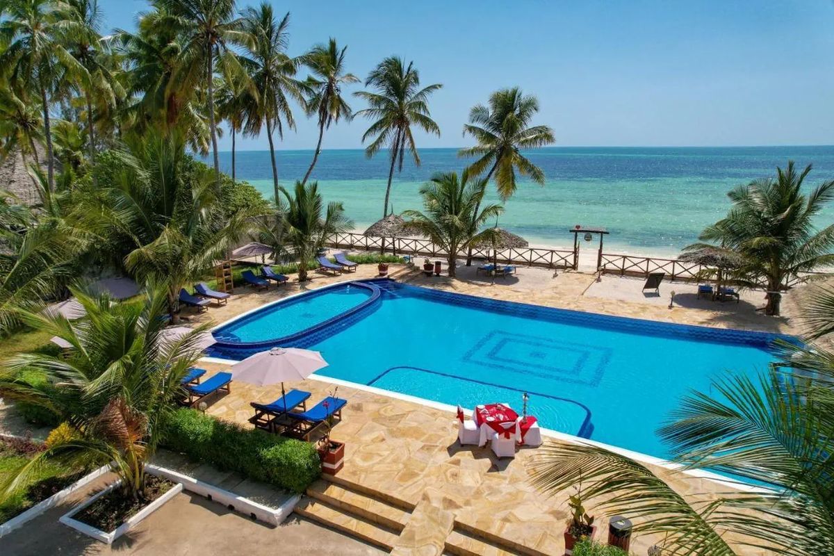 teren hotelu, basen, plaża