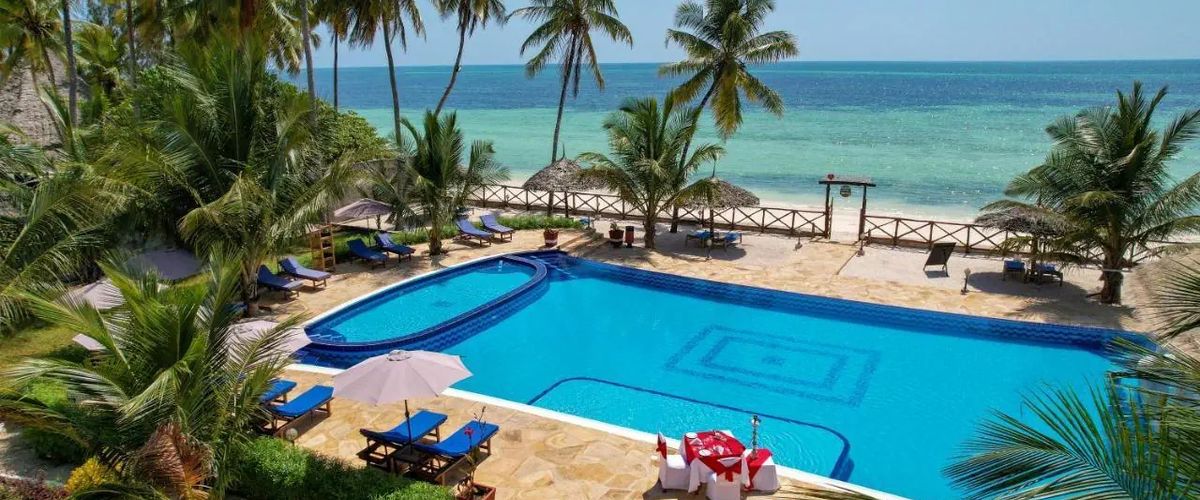 teren hotelu, plaża, basen