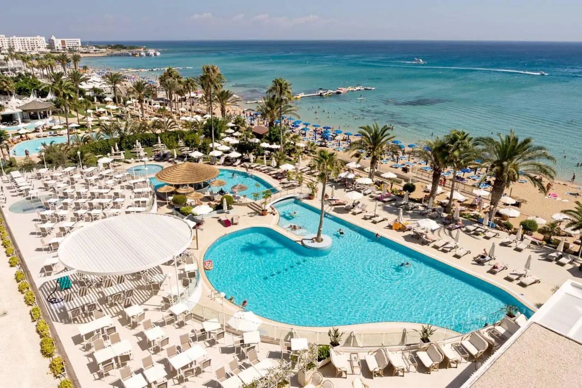 teren hotelu, basen, plaża