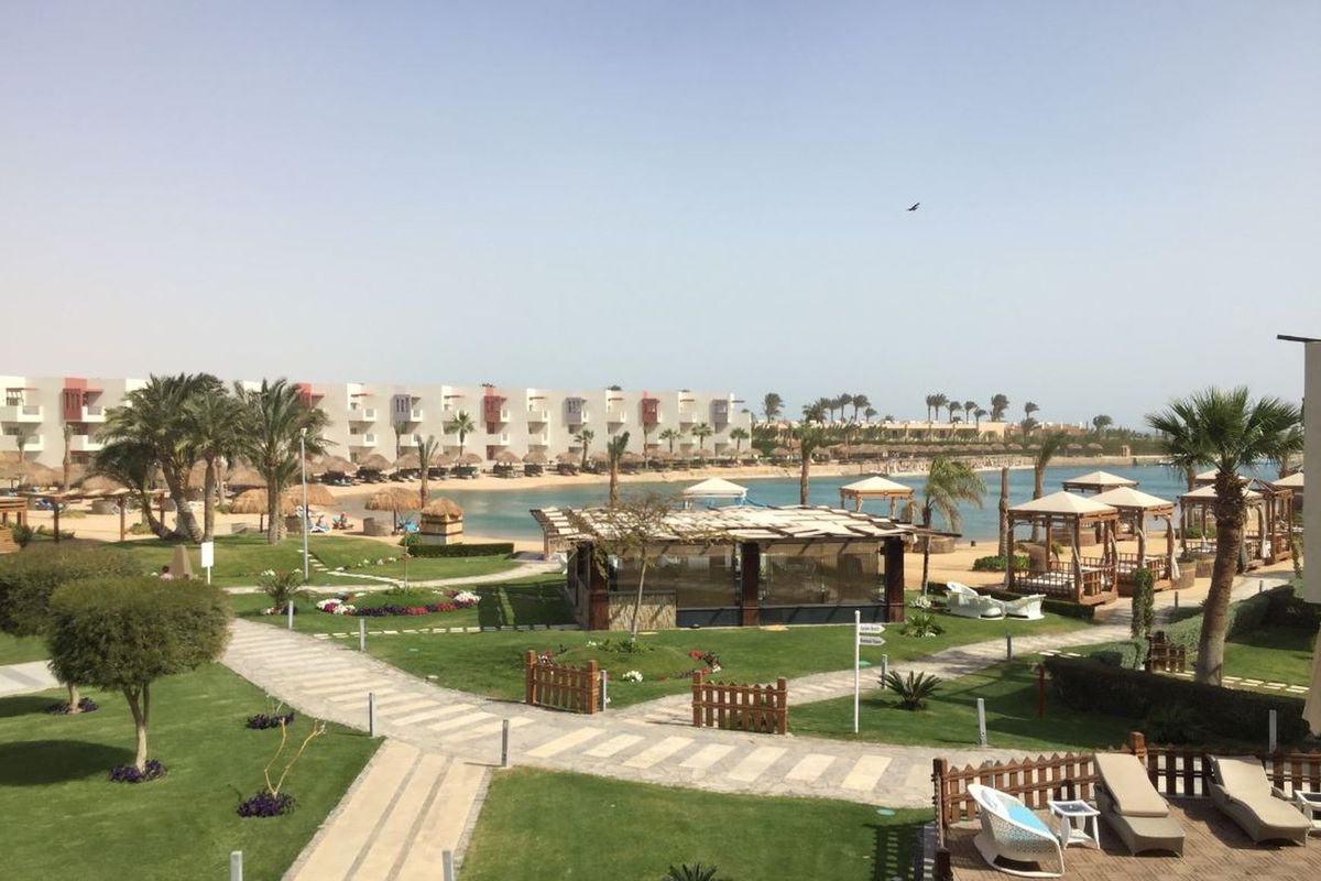 teren hotelu, pool bar