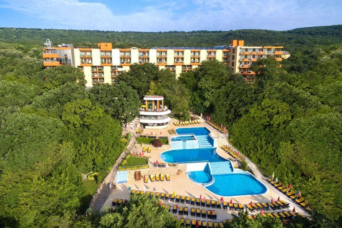 obiekt, teren hotelu, basen