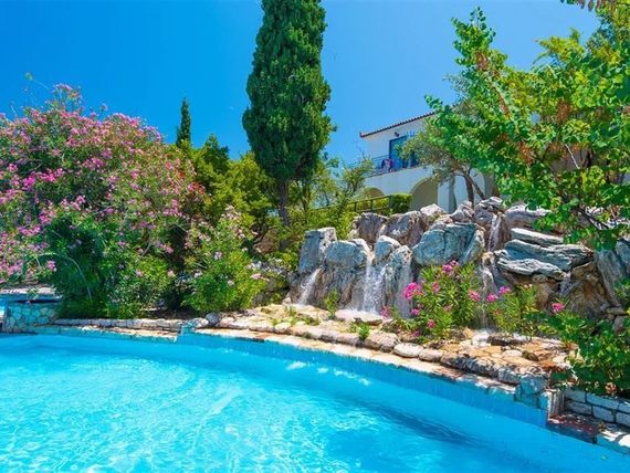 Sunrise Village (Petalidi)