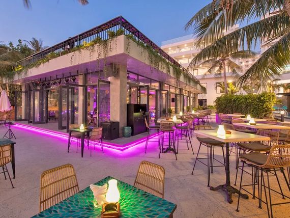 teren hotelu, drink bar