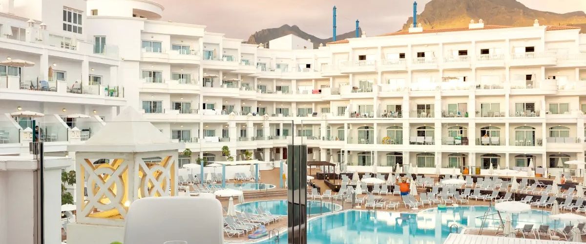 basen, teren hotelu, obiekt