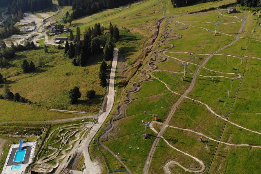basen, wyciągi narciarskie, teren hotelu