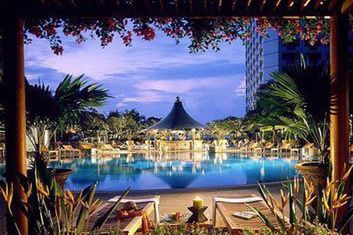 teren hotelu, basen, pool bar