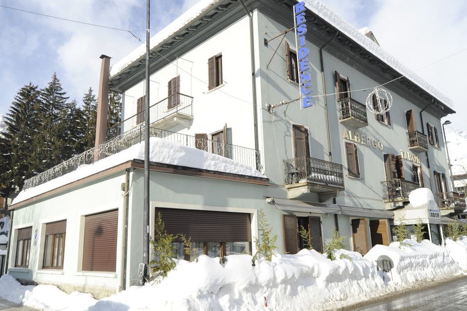 obiekt, budynek główny, teren hotelu