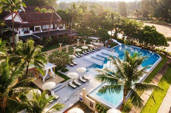 Apsara Beachfront Resort & Villa