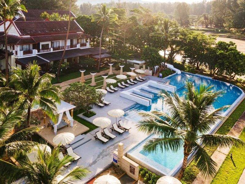 Apsara Beachfront Resort & Villa