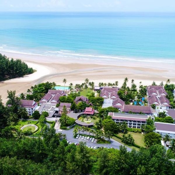 Apsara Beachfront Resort & Villa