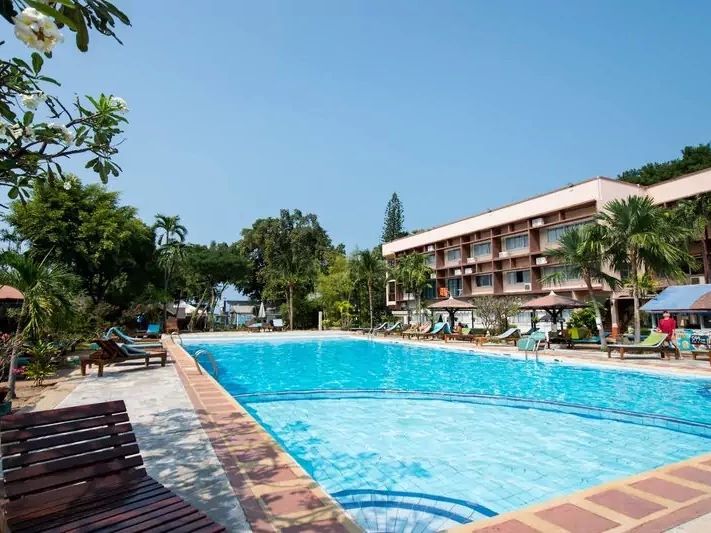 Basaya Beach &amp; Resort 3*