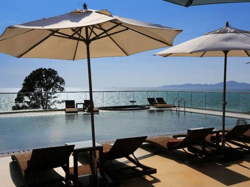 Centara Grand Phratamnak Resort Pattaya 5*
