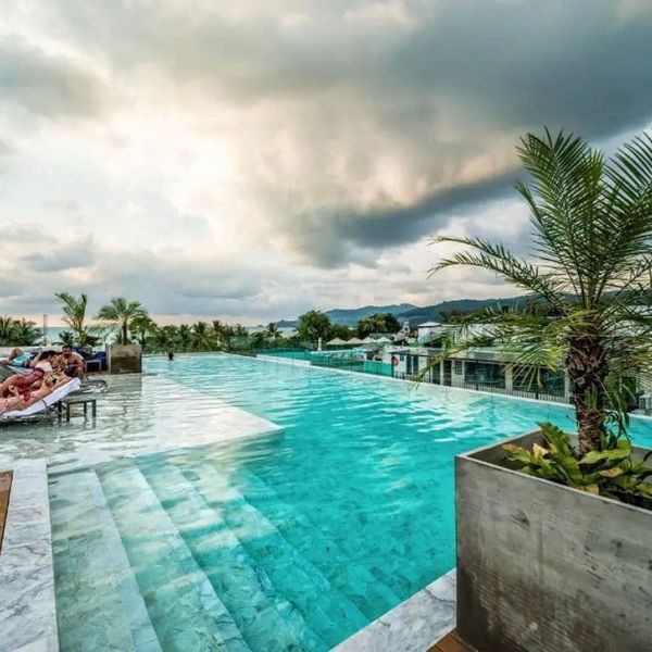 Clover Patong
