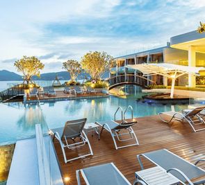 Crest Resort & Pool Villa