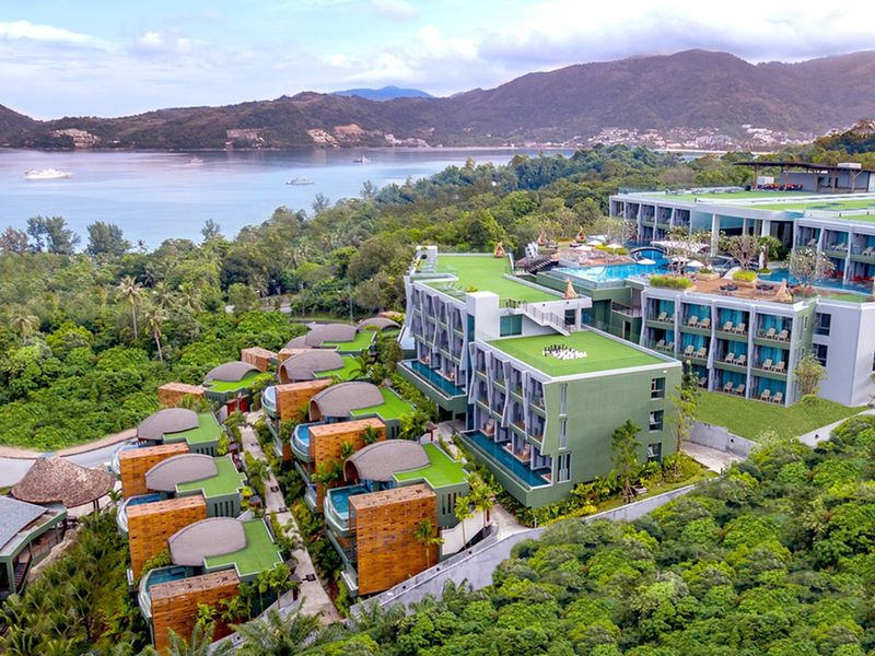 Crest Resort &amp; Pool Villa