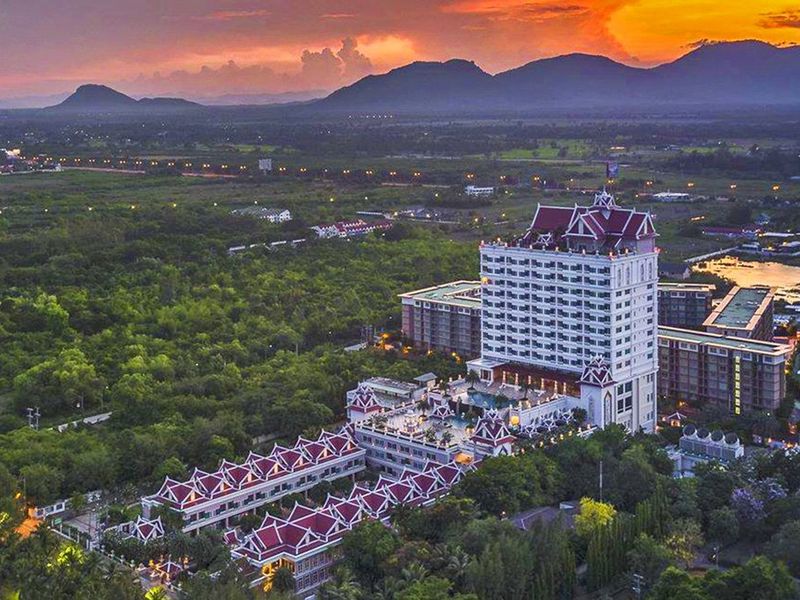 Grand Pacific Sovereign Resort