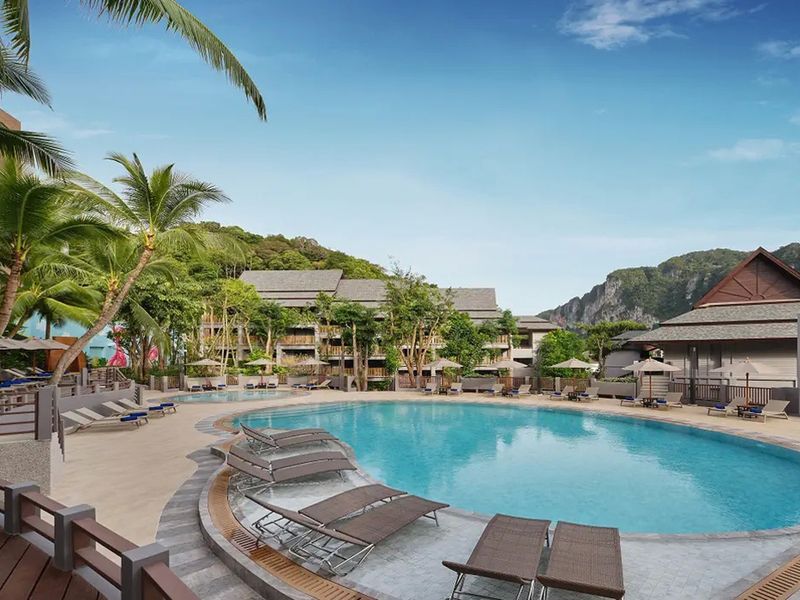 Holiday Inn Resort Krabi Ao Nang Beach 4*