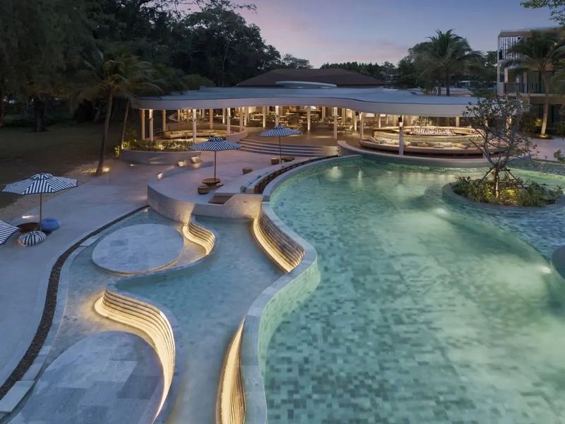 Holiday Inn Resort Phuket Mai Khao Beach 5*