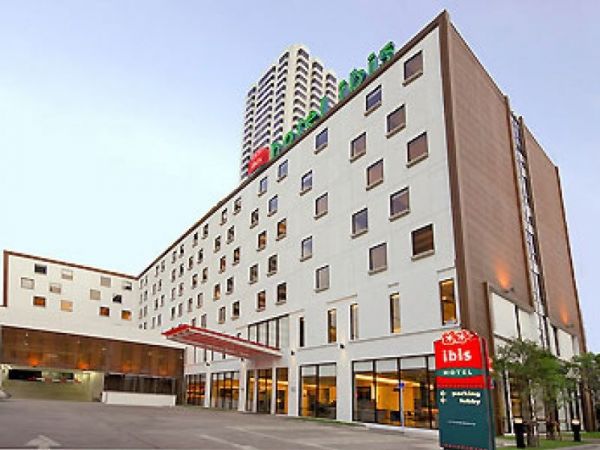 Ibis Bangkok Riverside 3*
