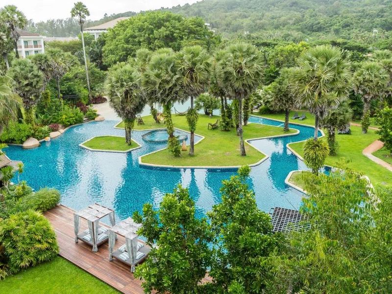Naithonburi Beach Resort 4*