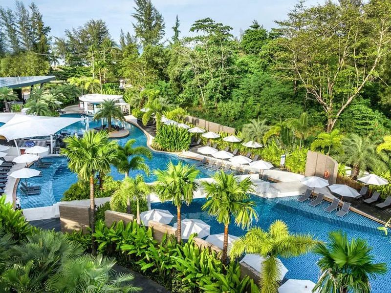Novotel Phuket Karon Beach Resort Spa 4*