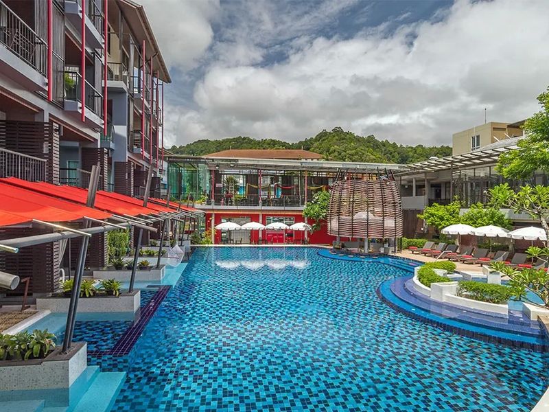 Red Ginger Chic 4*